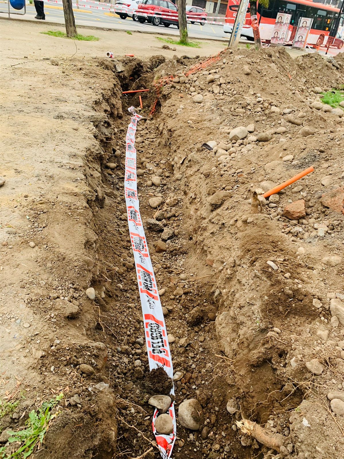 Trabajos de canalización para alumbrado e infraestructura urbana