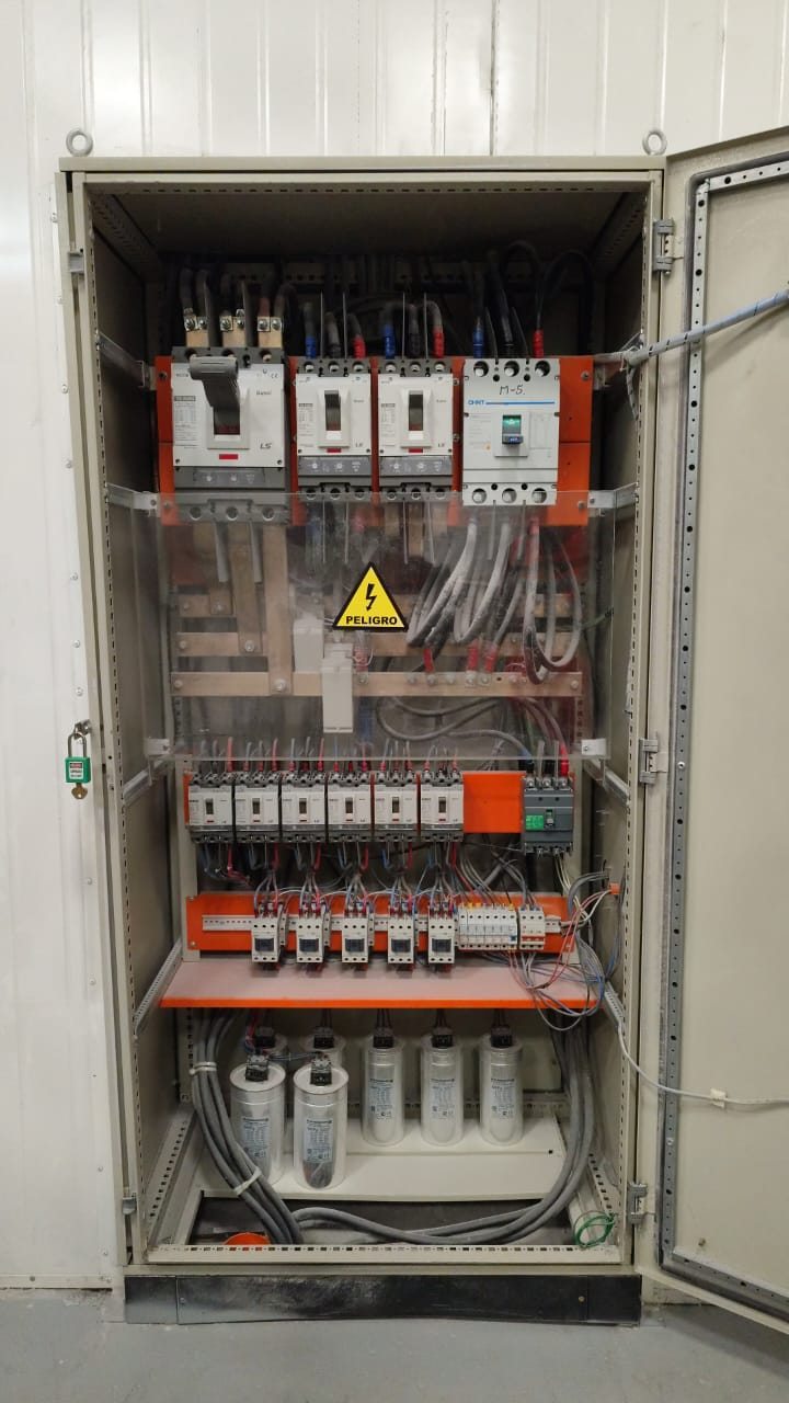Tablero eléctrico y equipamiento de potencia